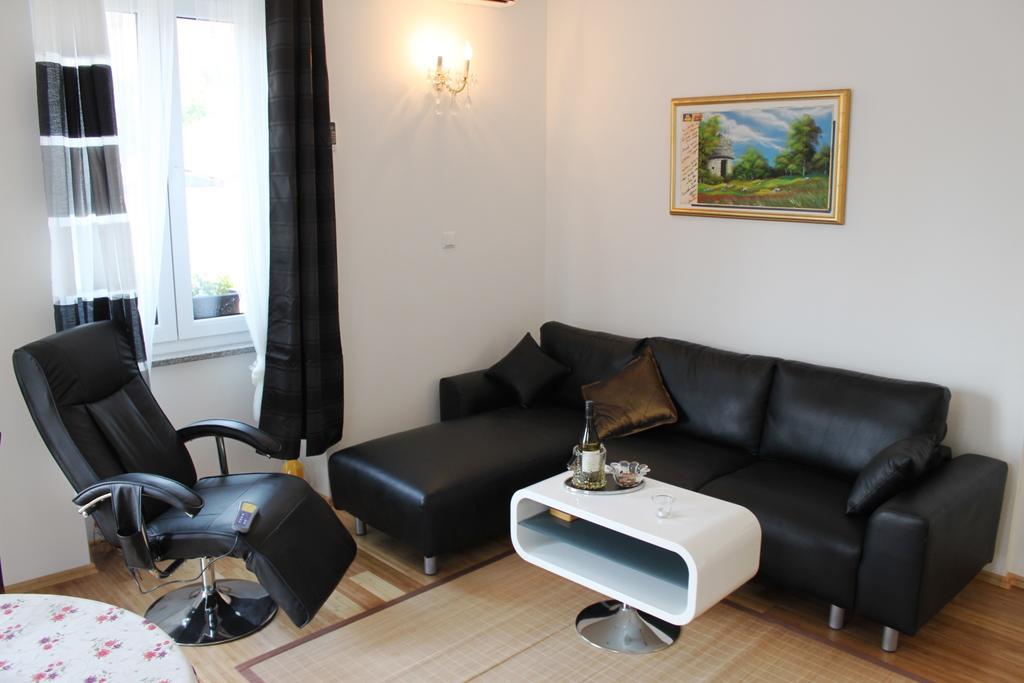 Ana Apartment Pula Pokoj fotografie